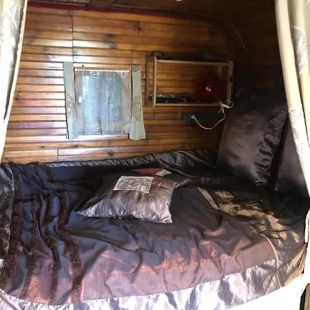 Campingplatz Roulotte Au Bord Du Canal Du Midi