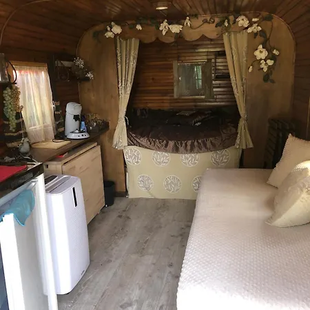Campingplatz Roulotte Au Bord Du Canal Du Midi Argeliers